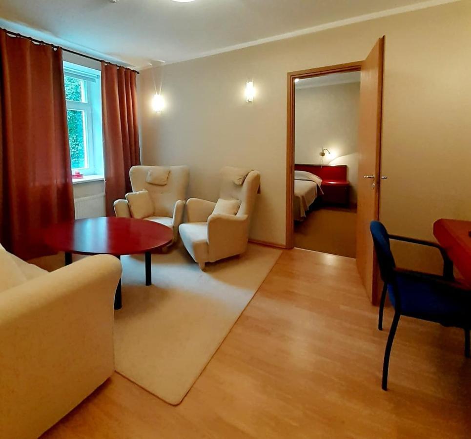 Kuelalistemaja Kukruse Residents Hotell Kohtla-Järve Exteriör bild